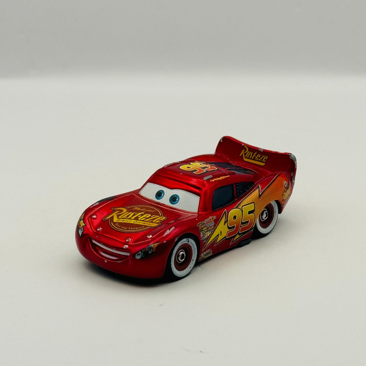 Disney Pixar Cars - LIGHTNING MCQUEEN MIT AUFKLEBERN German Promo - 1:55 Diecast
