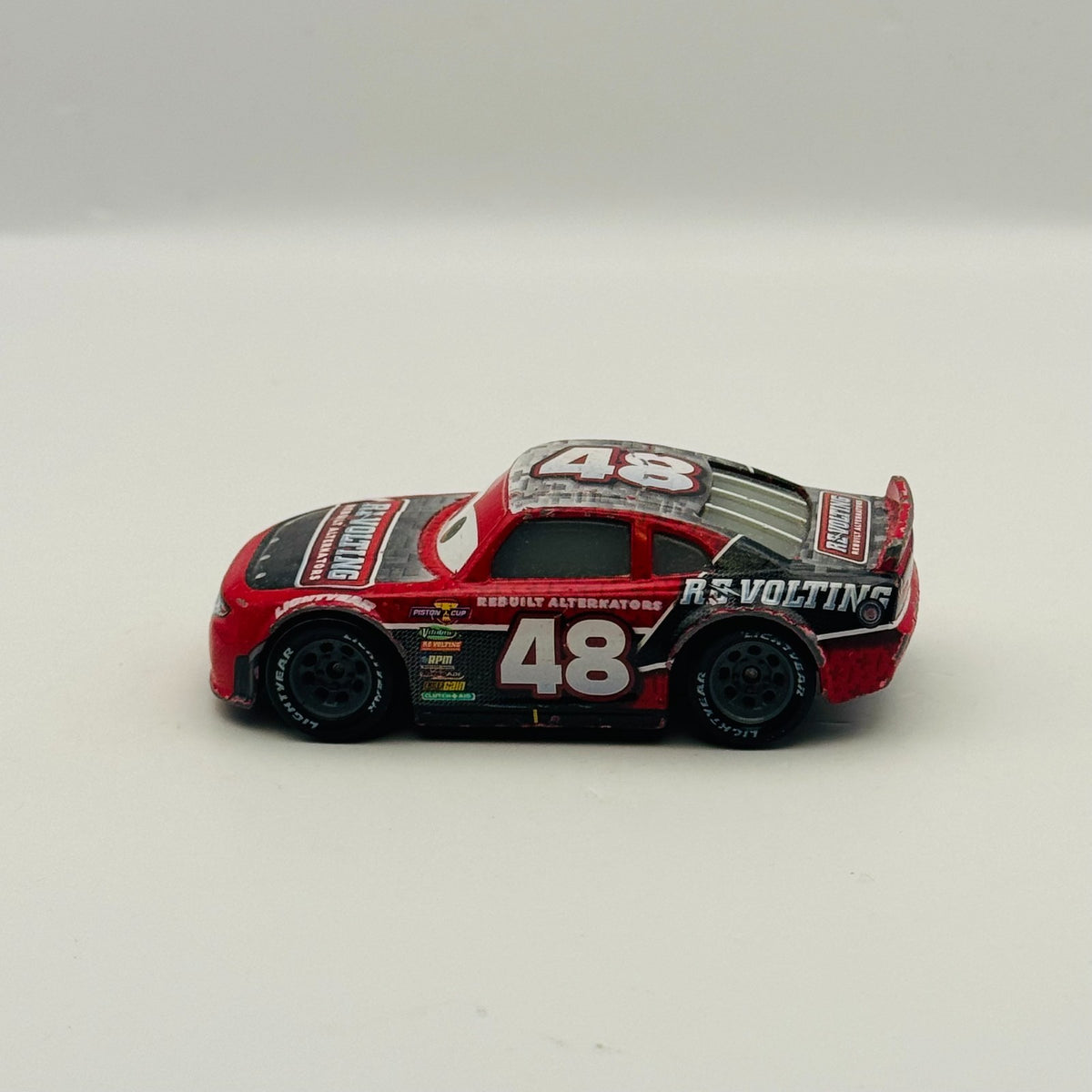Disney Pixar Cars - TG CASTLENUT RE-VOLTING Veteran Racer Cars 3 - 1:55 Diecast