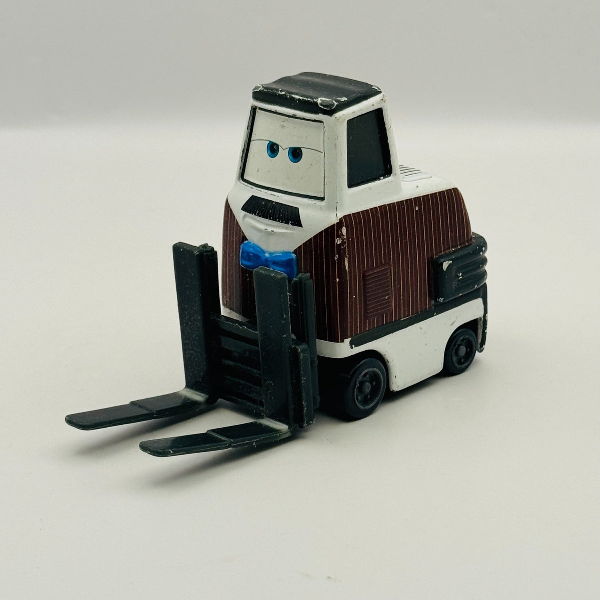 Disney Pixar Cars - BRIAN FUEL Deluxe Ye Left Turn Inn 2015 - 1:55 Diecast