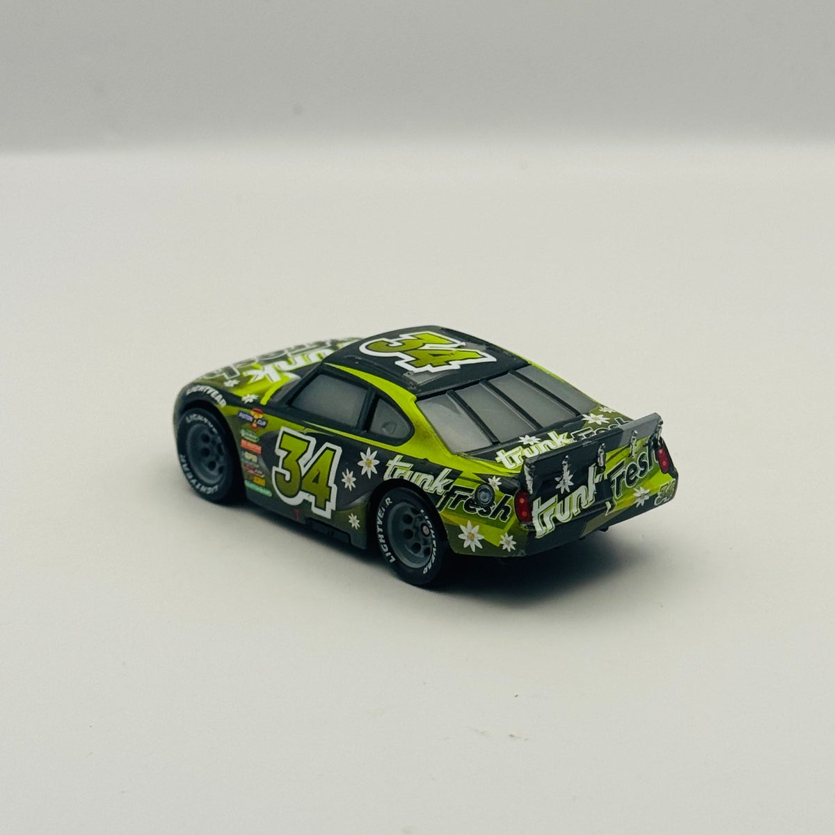 Disney Pixar Cars - DIRKSON D'AGOSTINO TRUNK FRESH Cars 3 Racer - 1:55 Diecast