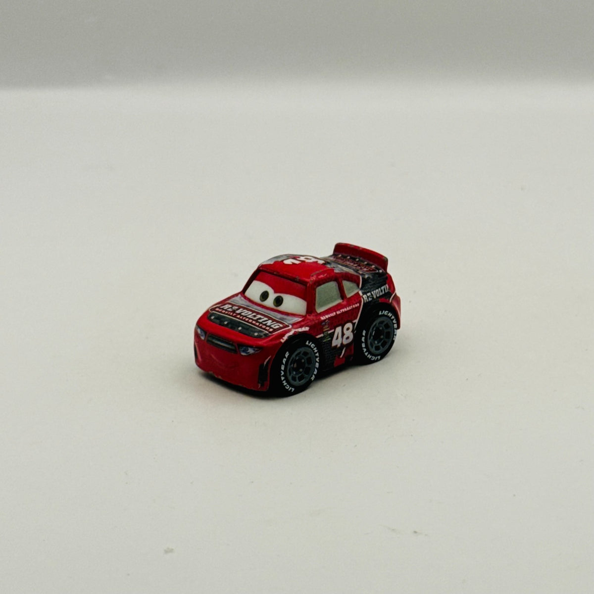 Disney Pixar Cars - Mini Racers TG CASTLENUT RE-VOLTING VETERAN RACER - Diecast