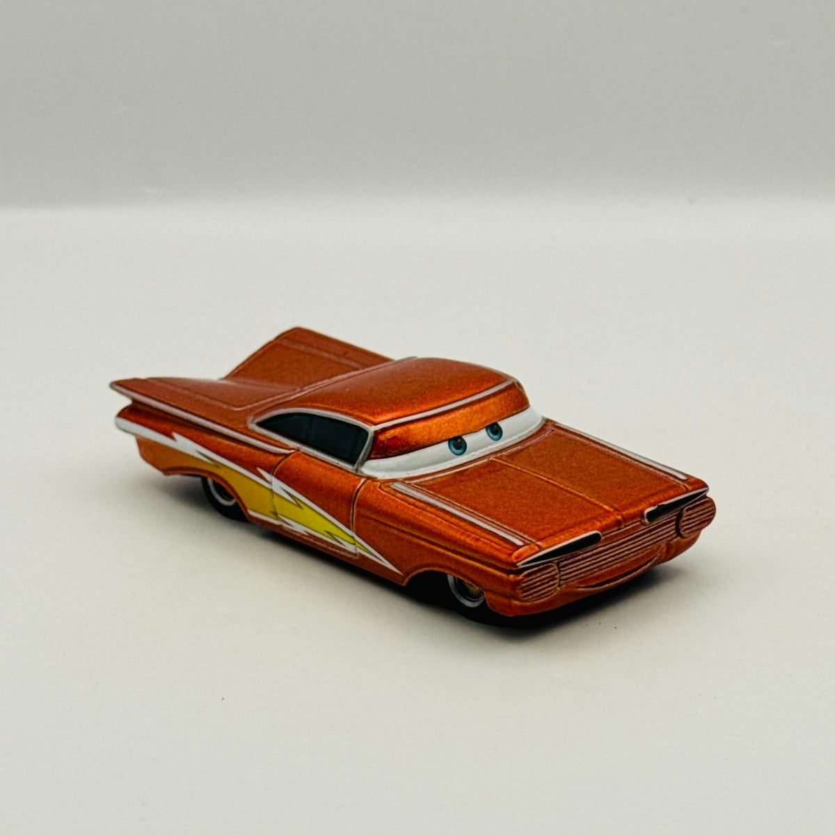 Disney Pixar Cars - LIGHTNING RAMONE World Of Cars 2008 - 1:55 Diecast