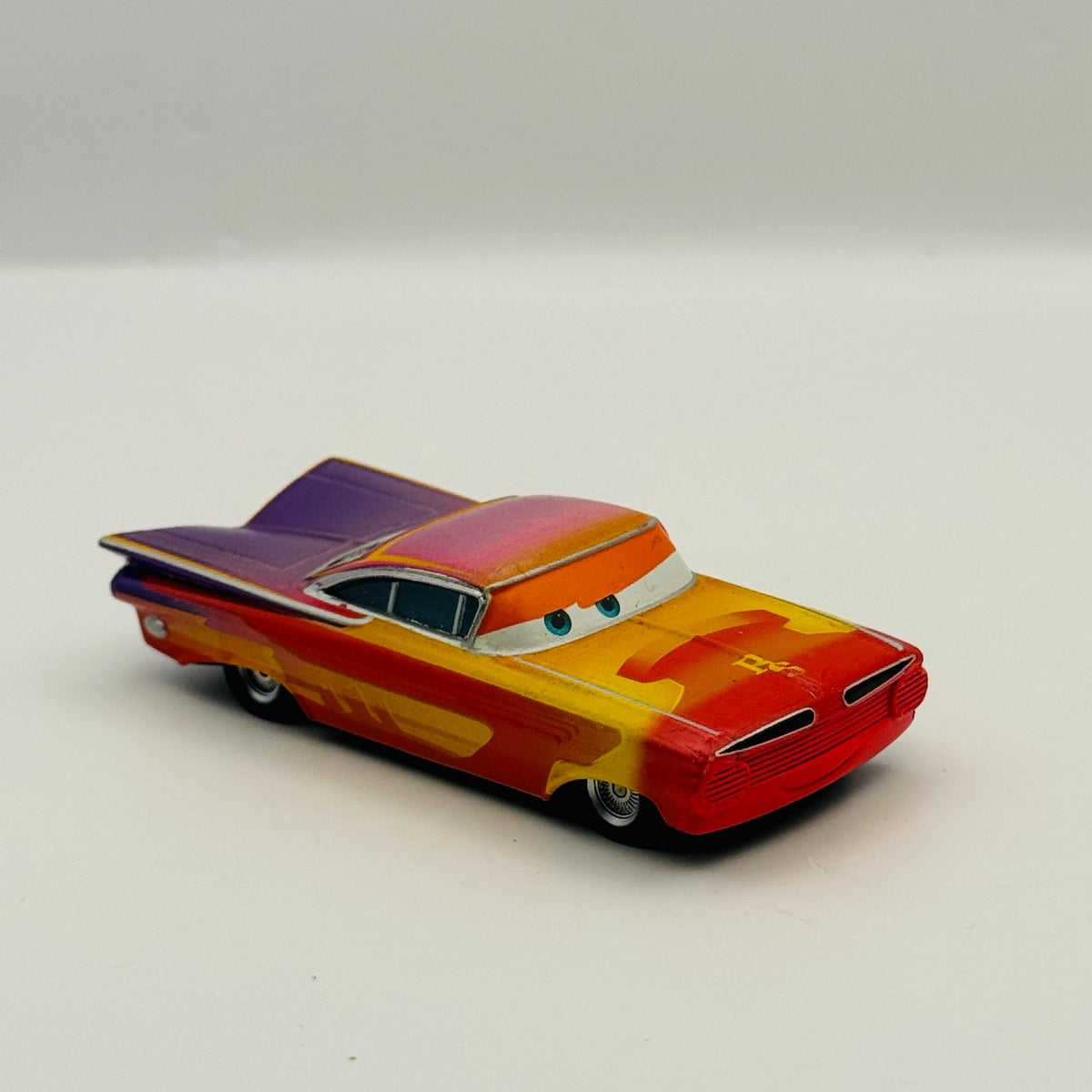 Disney Pixar Cars - RADIATOR SPRINGS RAMONE *CHASE* Cars 2 2011 - 1:55 Diecast