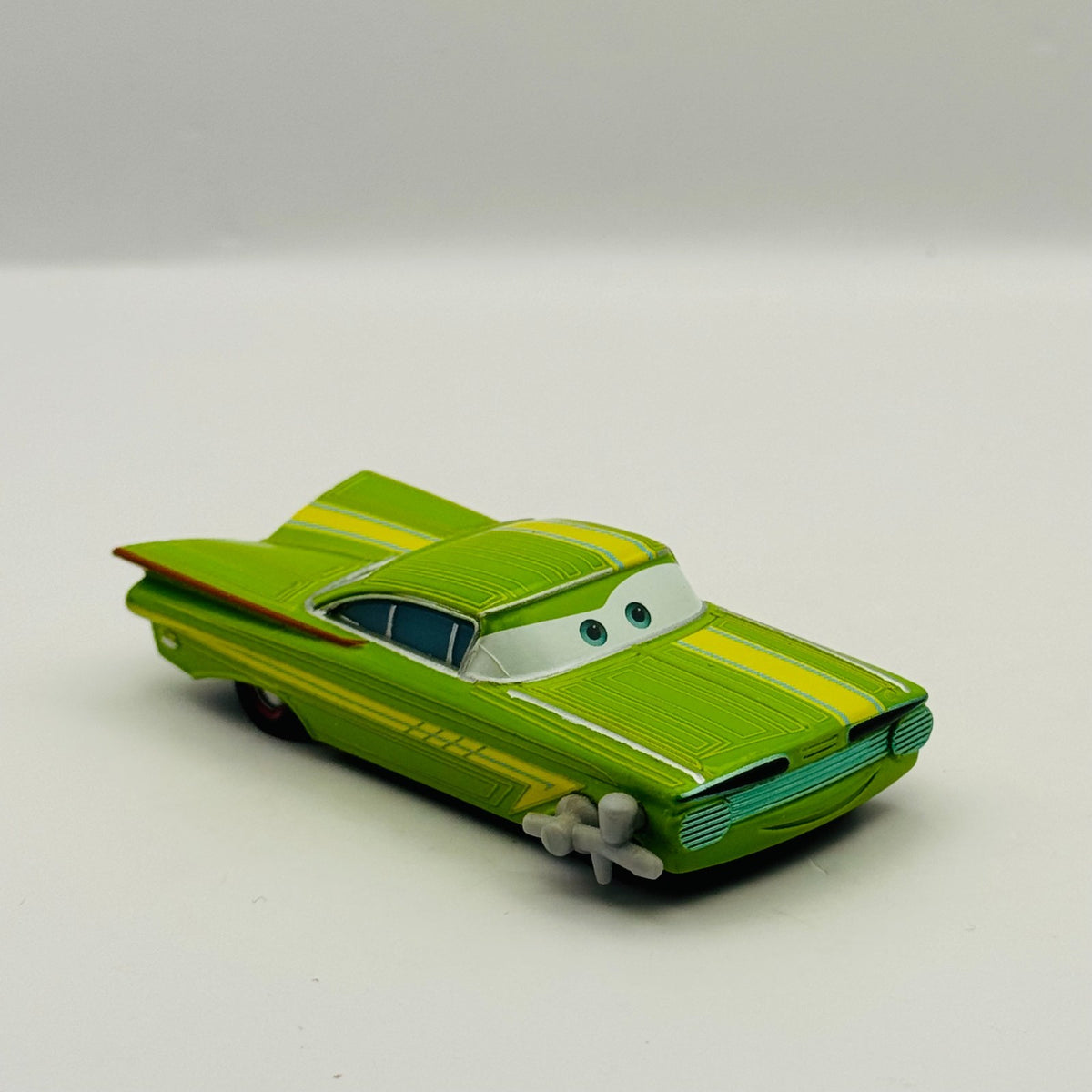 Disney Pixar Cars - BODY SHOP RAMONE ARTIST Wheel Well Motel 2013 - 1:55 Diecast