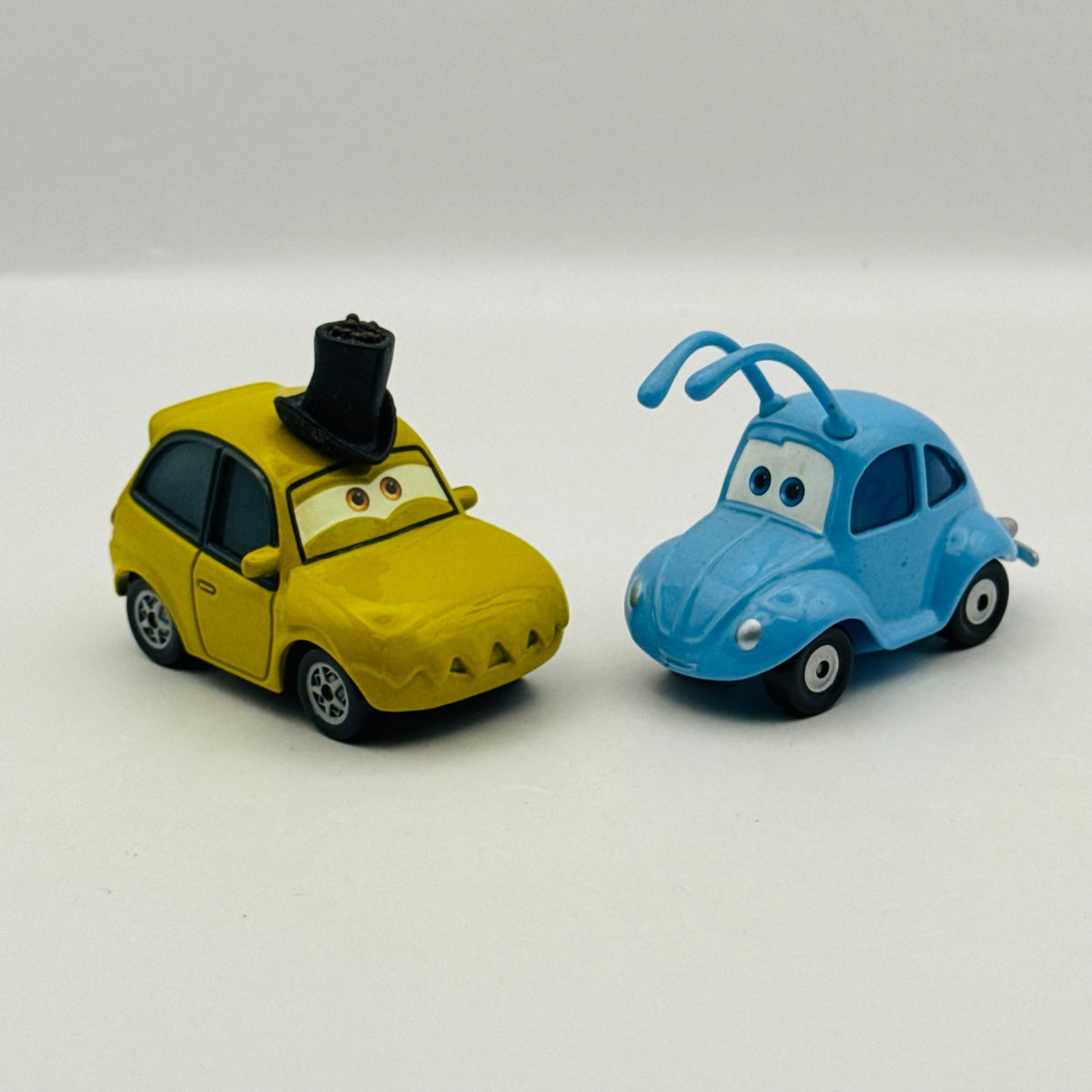 Disney Pixar Cars - P.T. FLEA & FLIK Bug's Life World Of Cars 2008 -1:55 Diecast