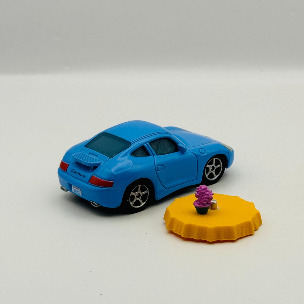 Disney Pixar Cars WELCOME TO RADIATOR SPRINGS SALLY W/ TATTOO TABLE 1:55 Diecast
