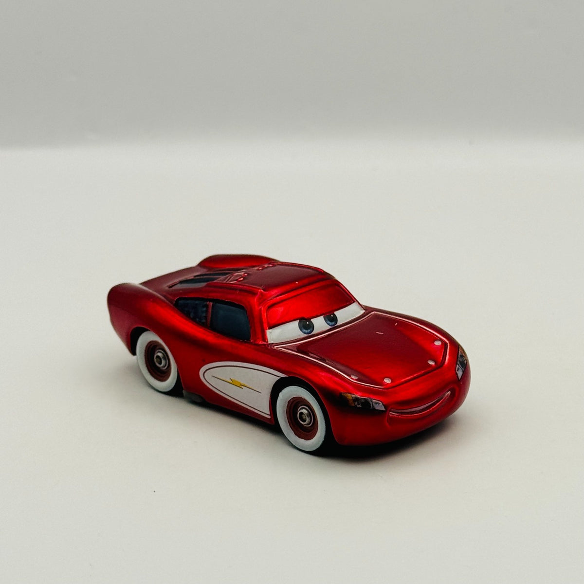 Disney Pixar Cars - CRUISIN' MCQUEEN Supercharged 2007 - 1:55 Diecast