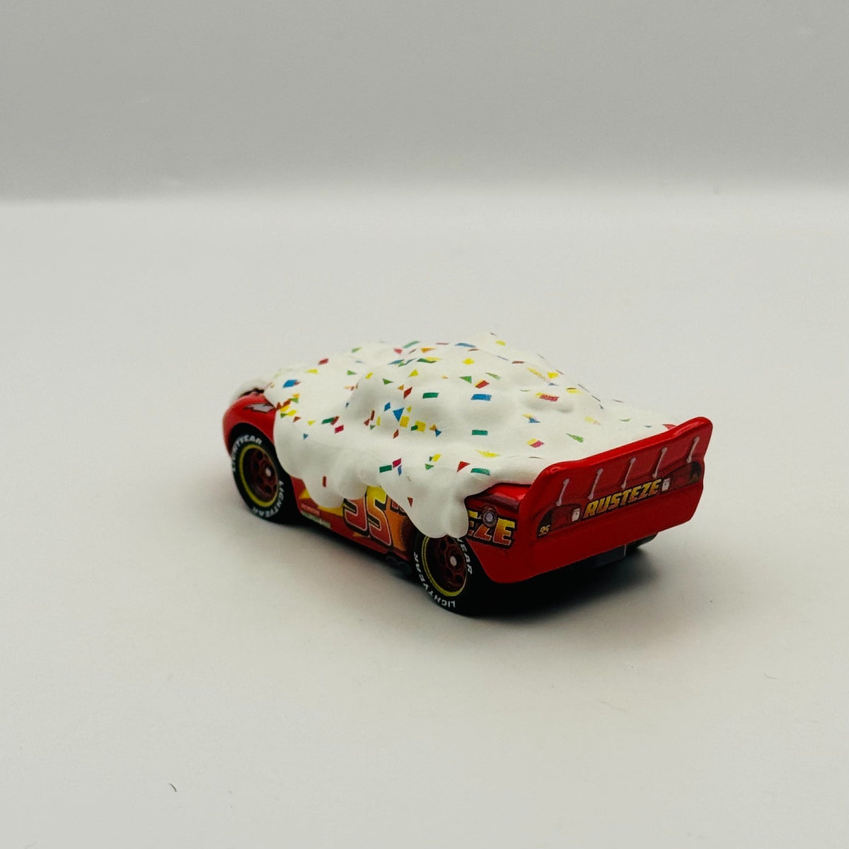 Disney Pixar Cars - CUPCAKE LIGHTNING MCQUEEN 2020 - 1:55 Diecast