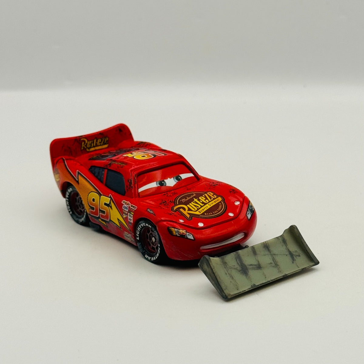 Disney Pixar Cars - MCQUEEN WITH SHOVEL Radiator Springs - 1:55 Diecast