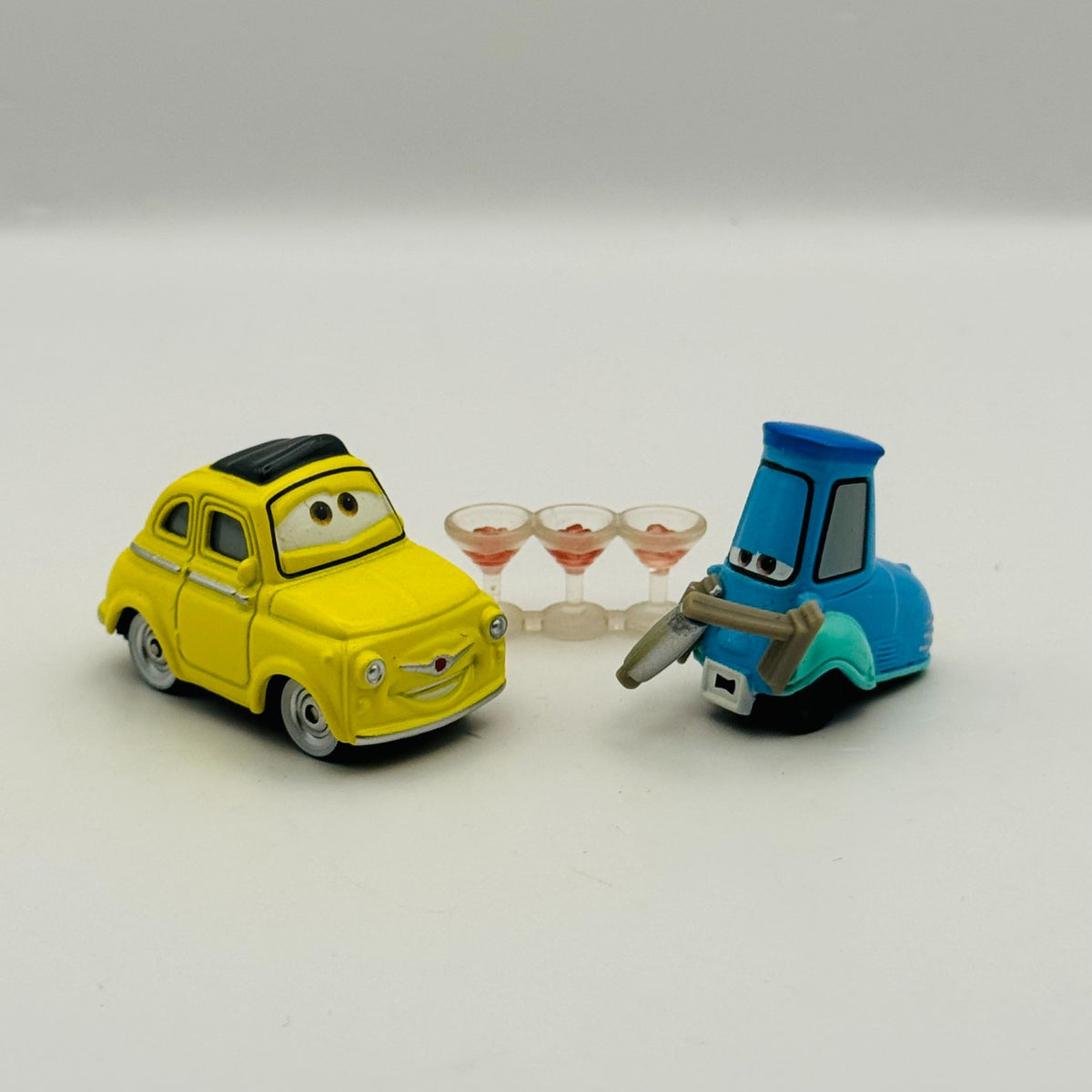 Disney Pixar Cars - LUIGI & GUIDO WITH SHAKER & GLASSES 2013 - 1:55 Diecast