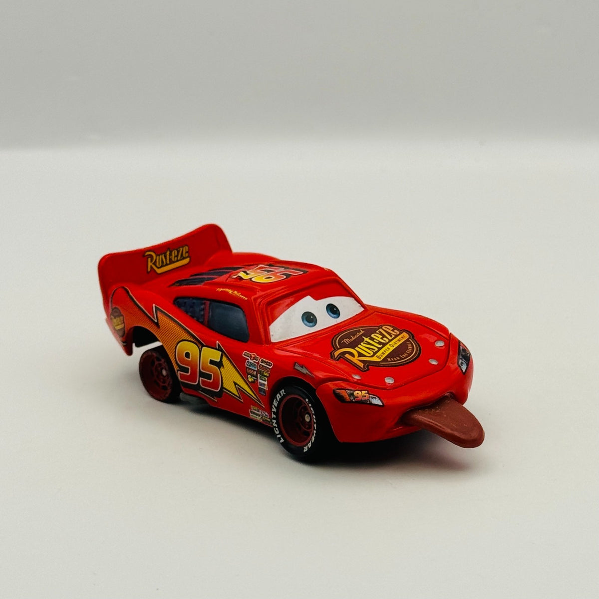 Disney Pixar Cars - FINISH LINE LIGHTNING MCQUEEN WITH TONGUE OUT - 1:55 Diecast