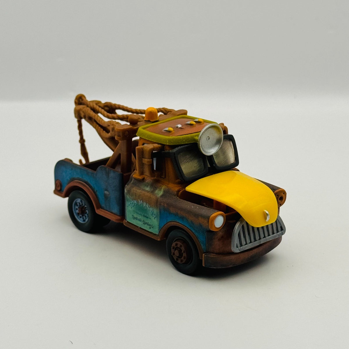 Disney Pixar Cars Toon - DR ABSCHLEPP WAGEN MATER UFM 2015 - 1:55 Diecast