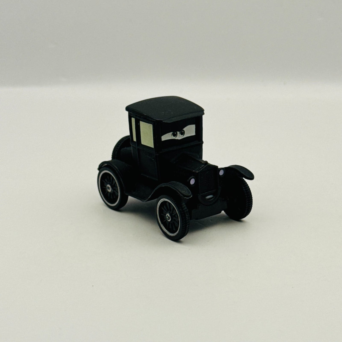 Disney Pixar Cars - LIZZIE [Ford Model T] World of Cars 2008 - 1:55 Diecast
