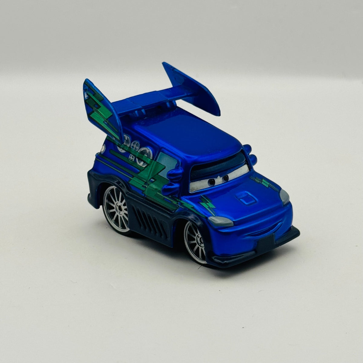 Disney Pixar Cars - METALLIC DJ RANSBURG *CHASE* 2010 - 1:55 Diecast