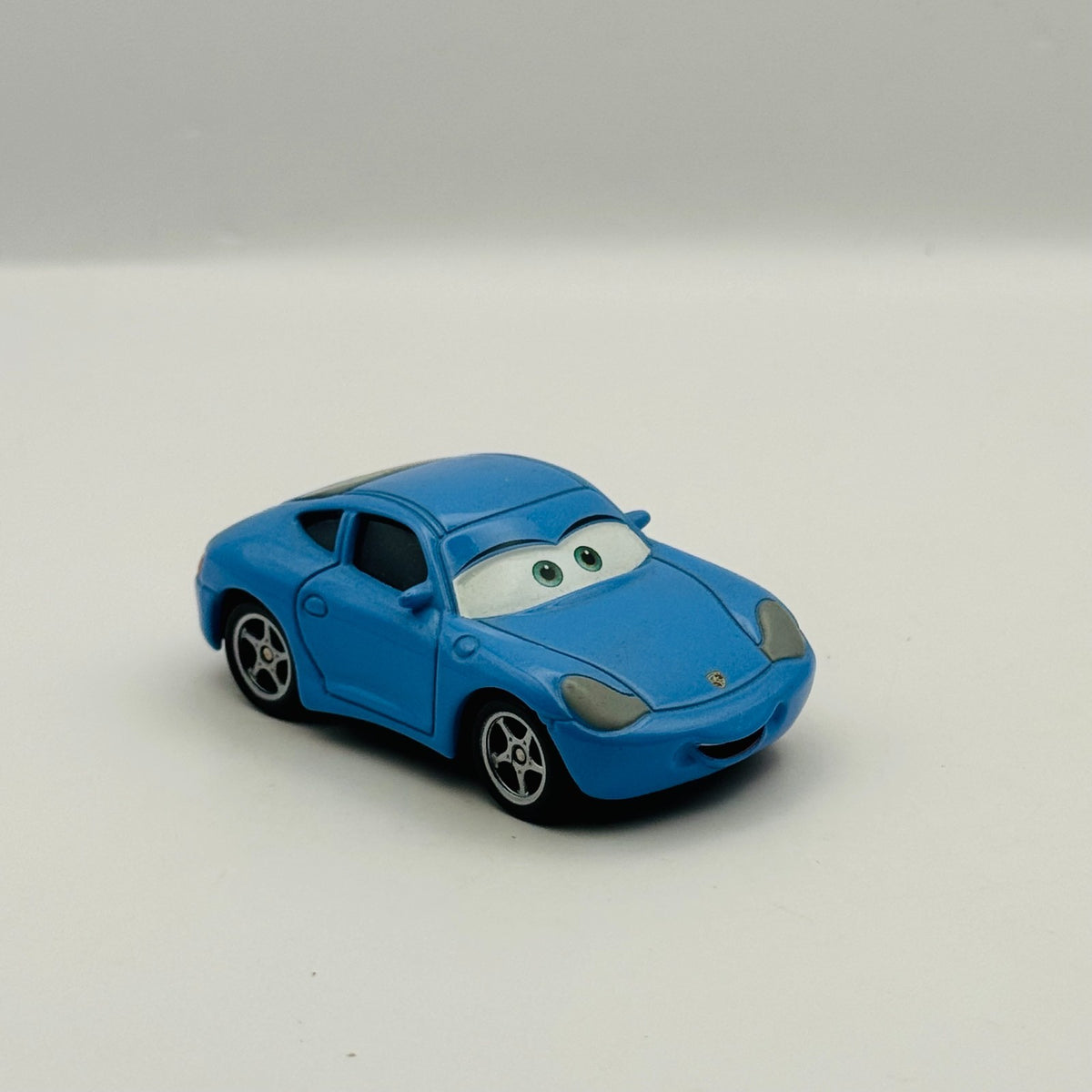 Disney Pixar Cars - SALLY CARRERA [PORSCHE 911] - 1:55 Diecast