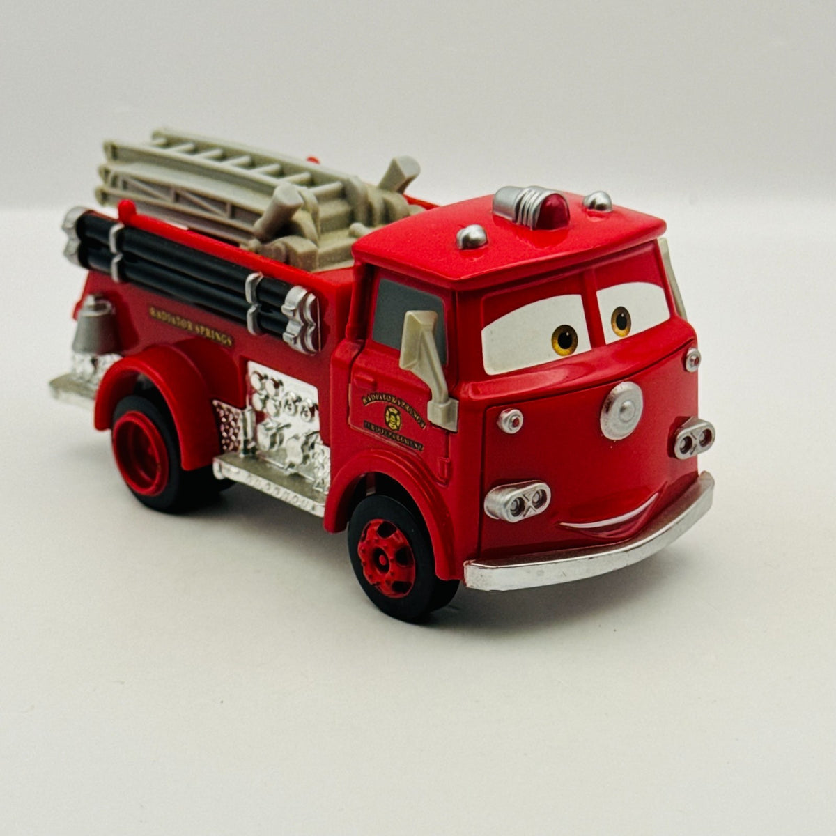 Disney Pixar Cars - RED FIRETRUCK DELUXE Cars 2 2011 - 1:55 Diecast