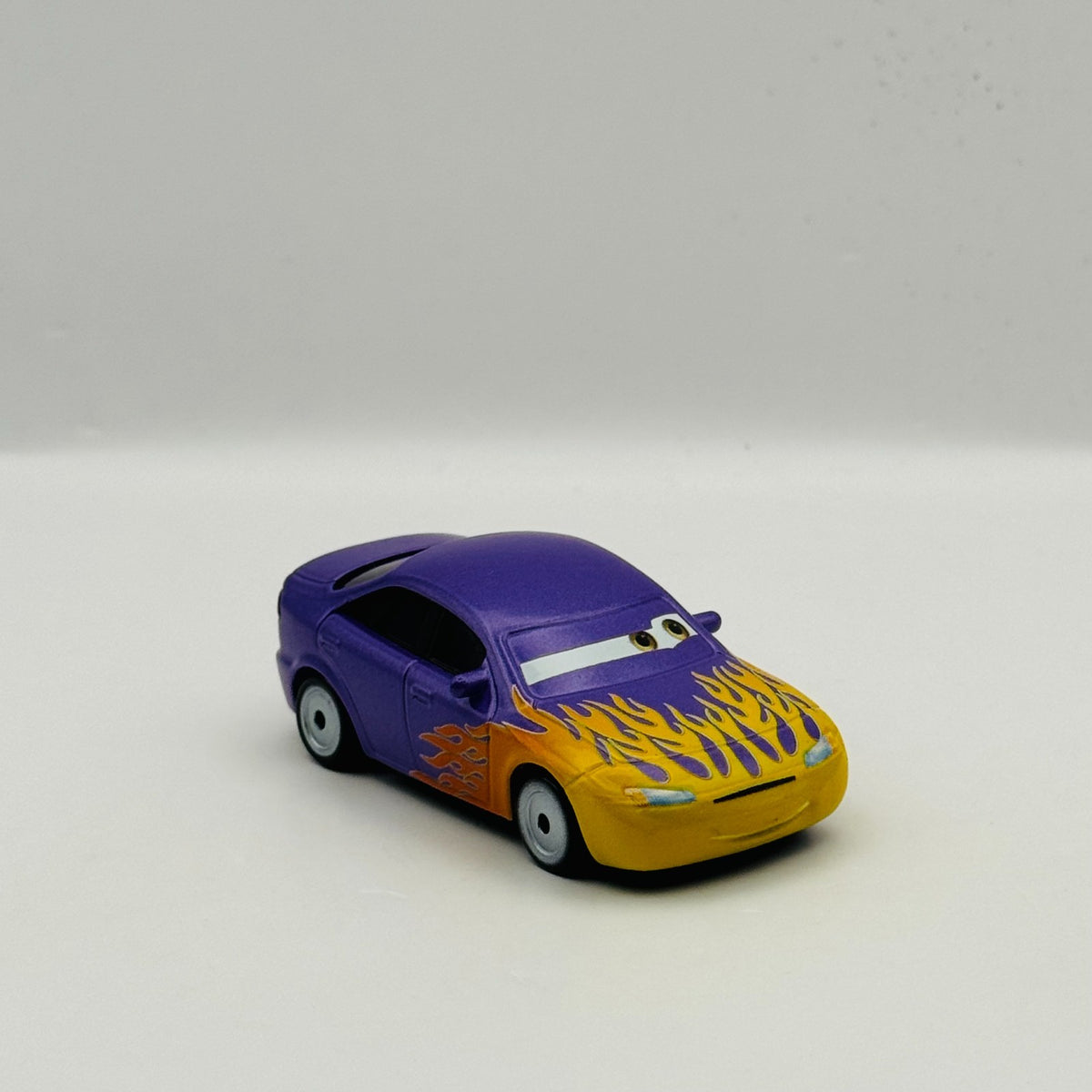 Disney Pixar Cars - MARILYN Radiator Springs Final Lap 2010 - 1:55 Diecast