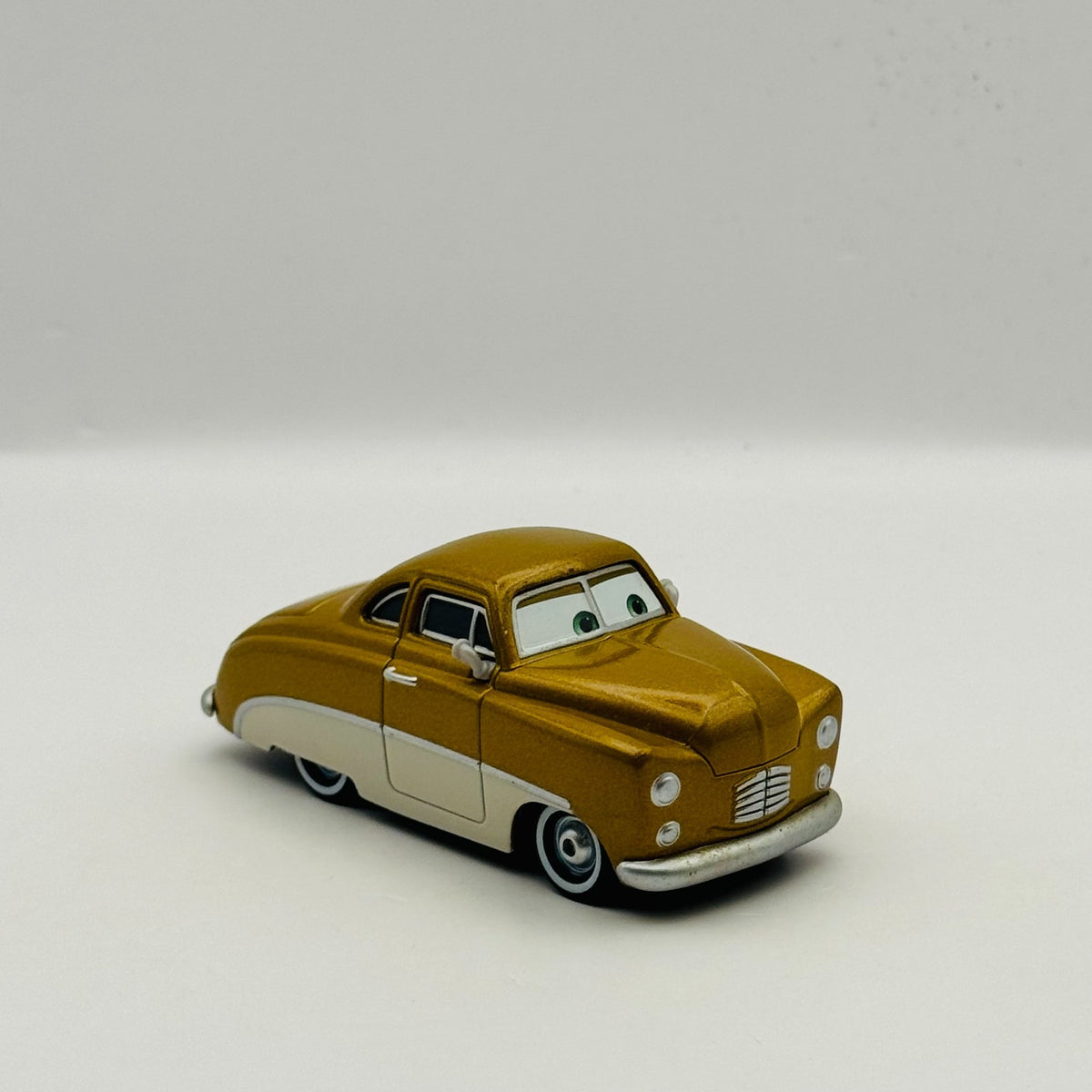 Disney Pixar Cars - MILDRED BYLANE 2013 - 1:55 Diecast