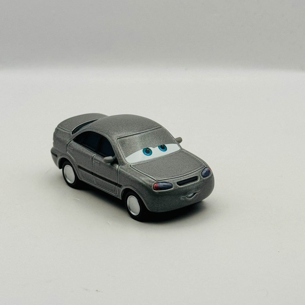 Disney Pixar Cars - SEDANYA OSKANIAN Dinoco Daydream 2016 - 1:55 Diecast