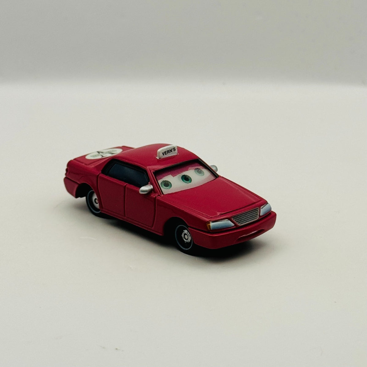 Disney Pixar Cars - LENTICULAR VERN TAXI My Eyes Change 2010 - 1:55 Diecast