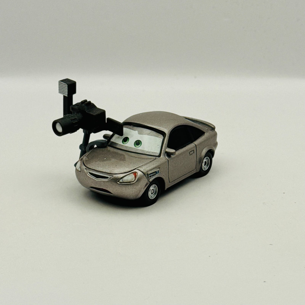 Disney Pixar Cars - BERT CAMERAMAN Lost & Found 2015 - 1:55 Diecast