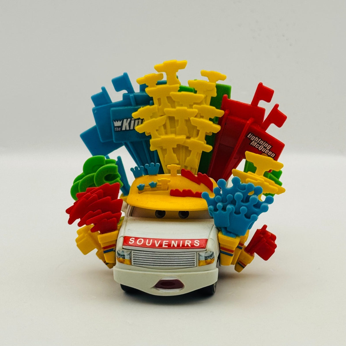 Disney Pixar Cars - BRIAN PARK MOTORS SOUVENIR VENDOR Deluxe 2010 - 1:55 Diecast