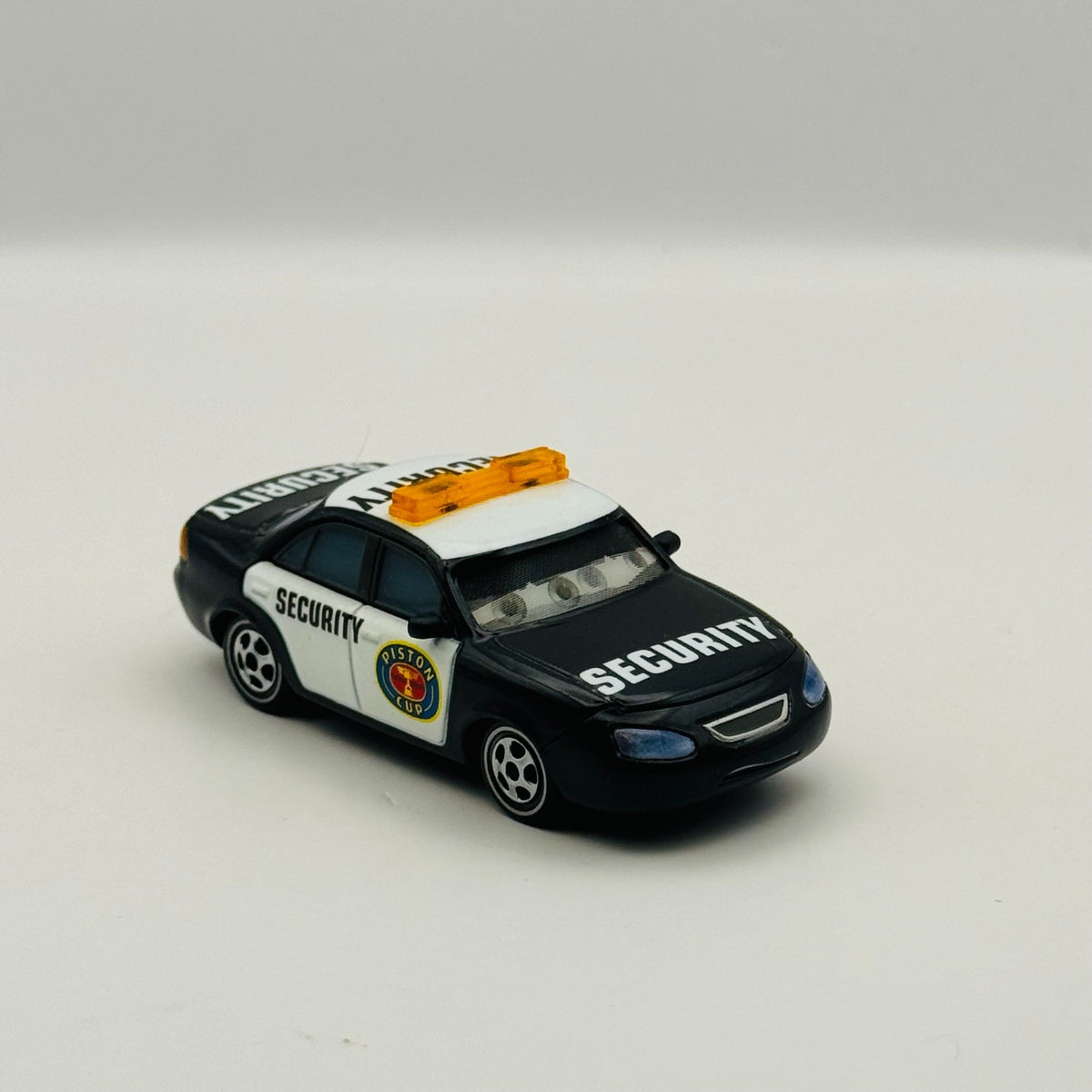Disney Pixar Cars - MARLON CLUTCHES MCKAY LENTICULAR My Eyes Change 1:55 Diecast