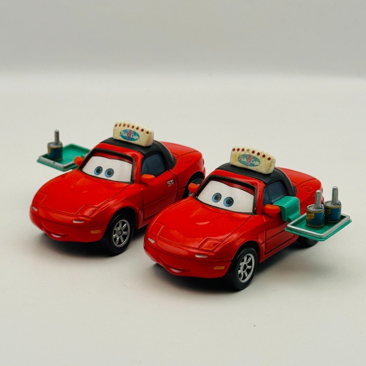 Disney Pixar Cars - WAITRESS MIA & TIA - 1:55 Diecast