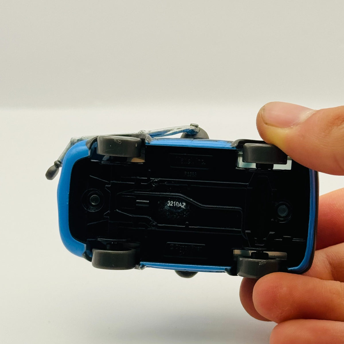 Disney Pixar Cars - CHUCK CHOKE CABLES Final Lap 2010 - 1:55 Diecast