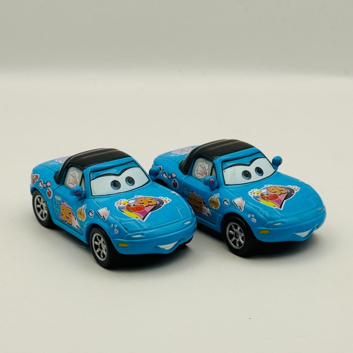 Disney Pixar Cars - DINOCO MIA & TIA World Of Cars 2008 - 1:55 Diecast