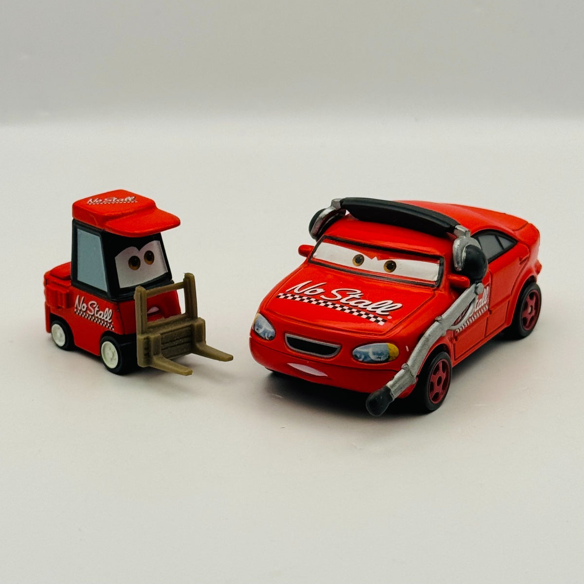 Disney Pixar Cars - TEAM NO STALL CREW CHIEF & PITTY SHIRLEY ROMAN- 1:55 Diecast