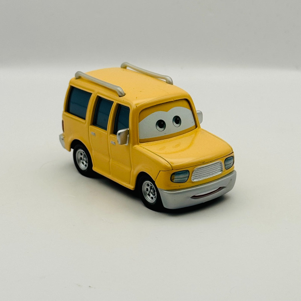 Disney Pixar Cars - BENNY BRAKEDRUM Race Fans 2015 - 1:55 Diecast