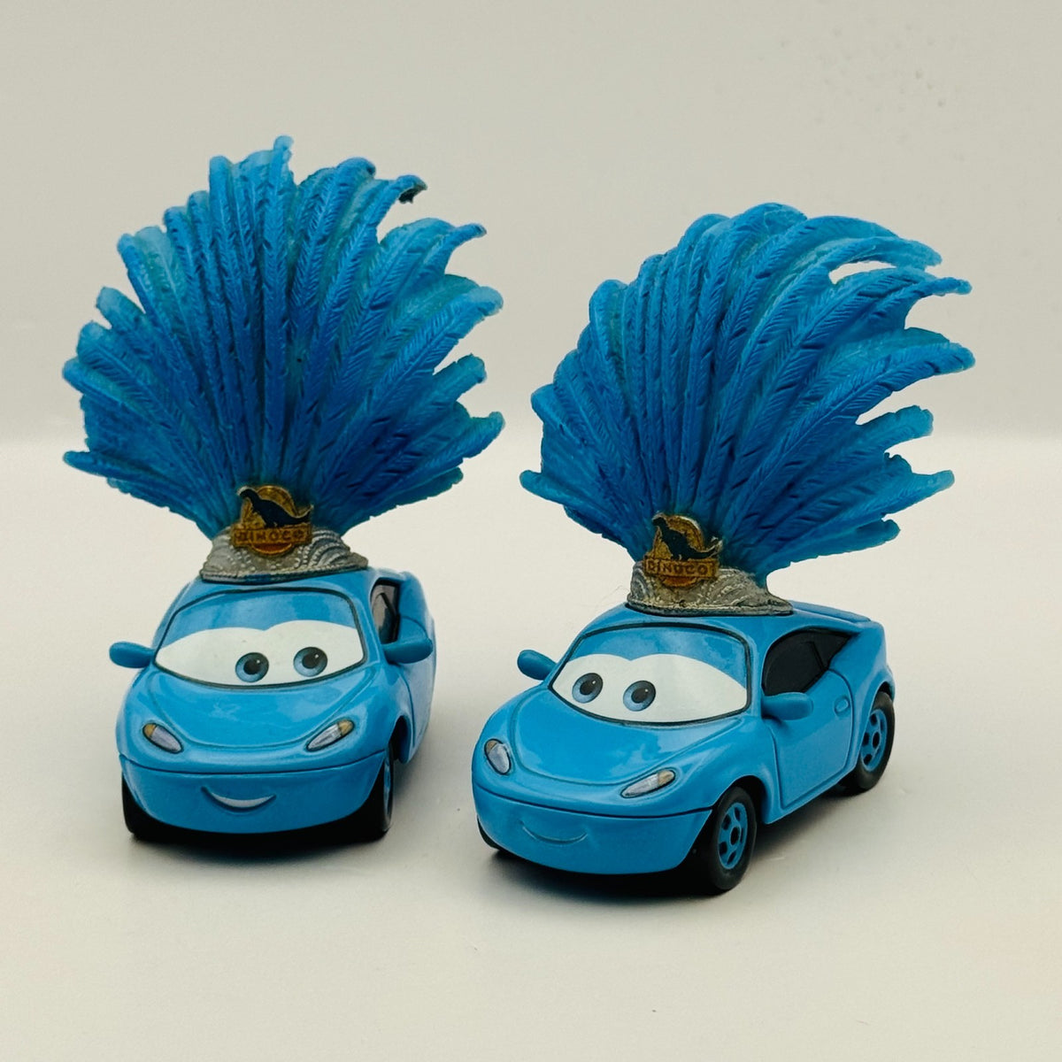 Disney Pixar Cars - DINOCO SHOWGIRLS #1 & #2 2009 - 1:55 Diecast