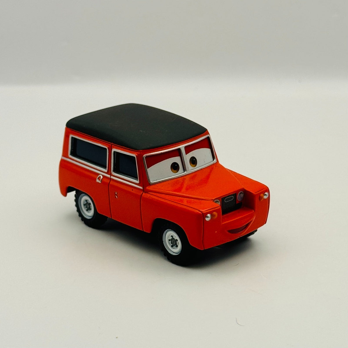 Disney Pixar Cars - MAURICE WHEELKS Land Rover Palace Chaos 2013 - 1:55 Diecast