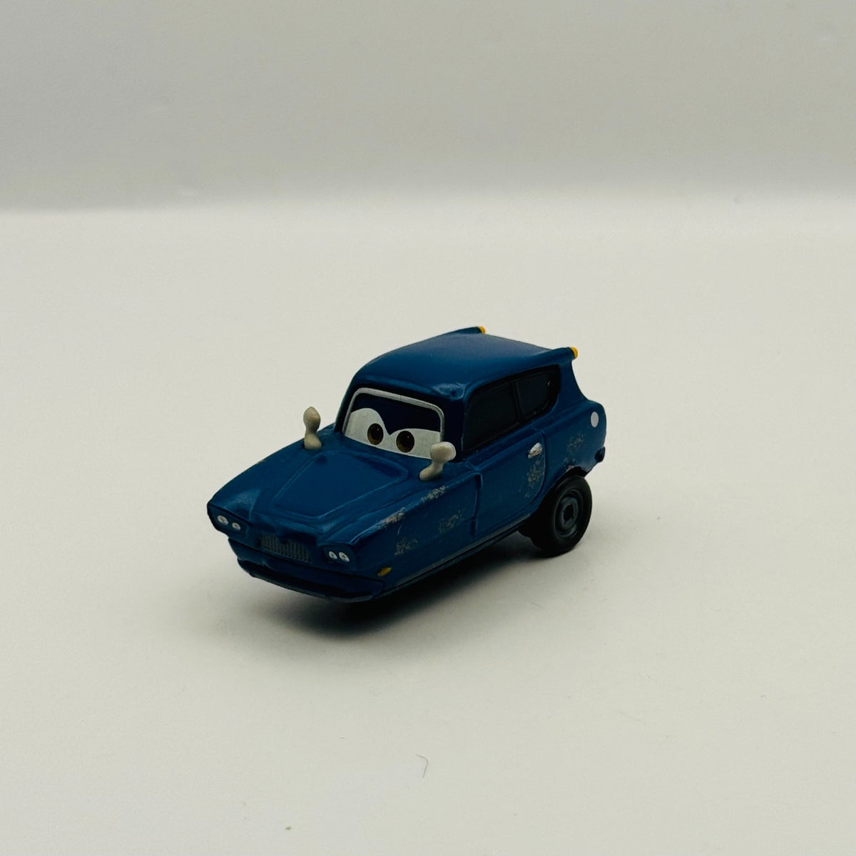 Disney Pixar Cars - TOMBER Cars 2 2011 - 1:55 Diecast