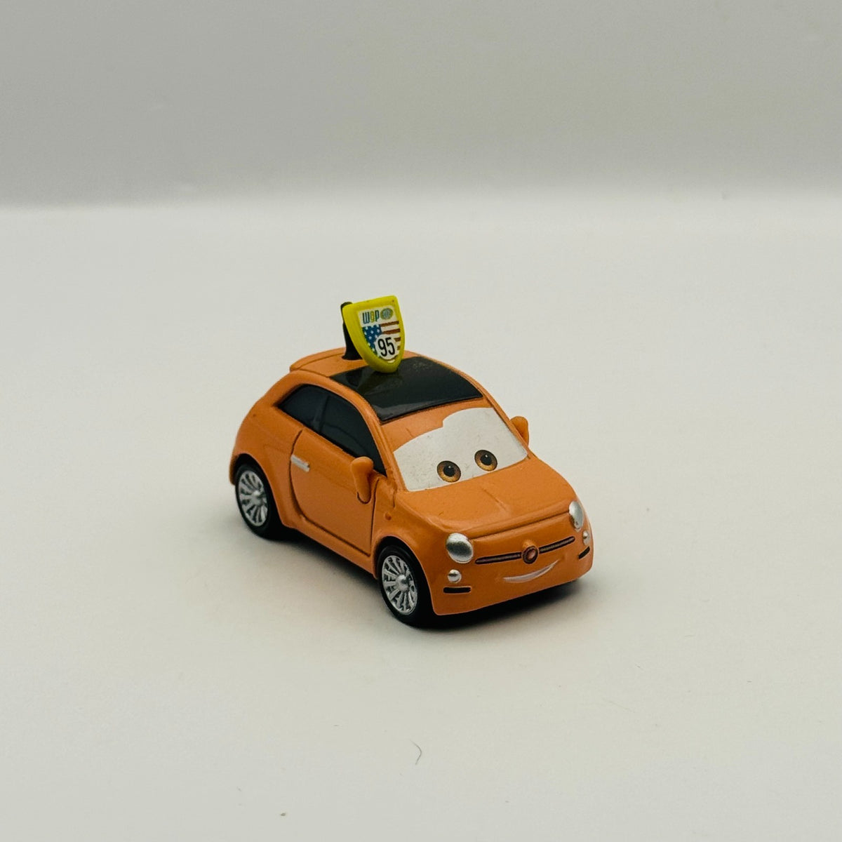 Disney Pixar Cars - CARTNEY CARSPER Race Fans 2021 - 1:55 Diecast