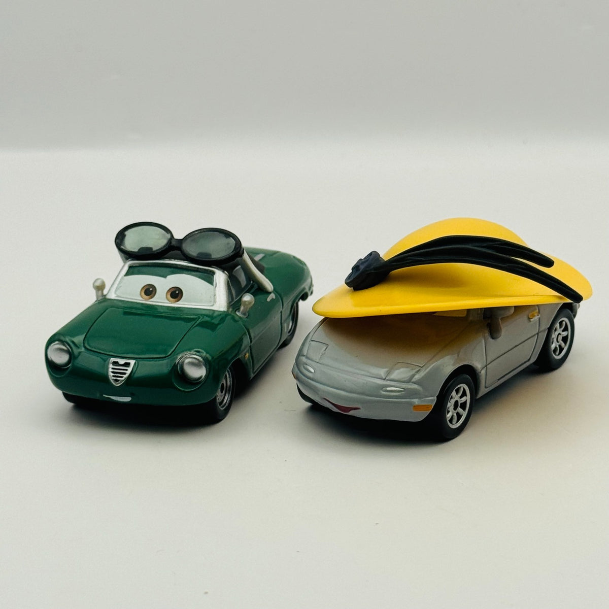 Disney Pixar Cars - KIMBERLY RIMS & CARRINE CAVVY Race Fans 2014 - 1:55 Diecast