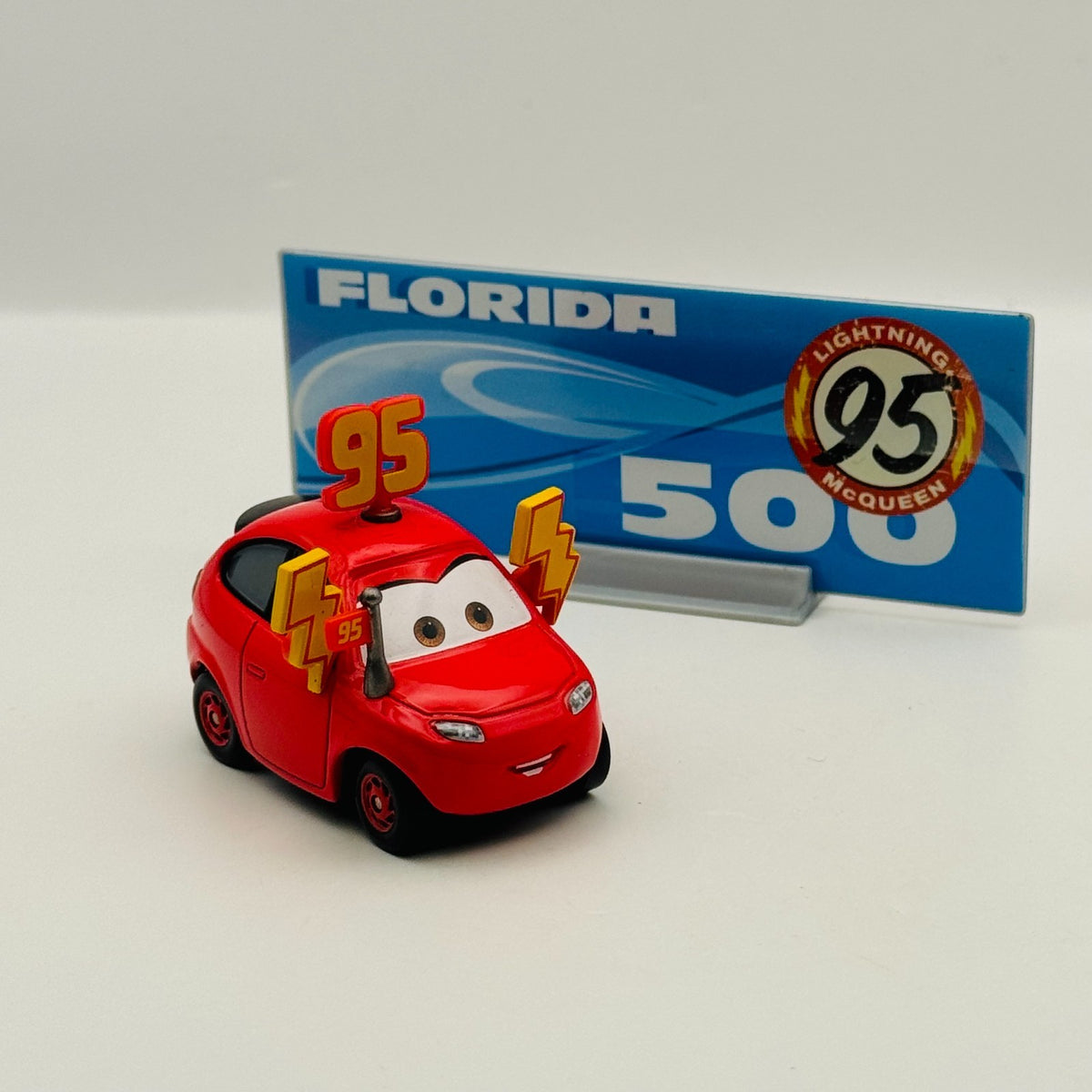 Disney Pixar Cars - MADDY MCGEAR WITH COLLECTOR CARD Cars 3 2017 - 1:55 Diecast