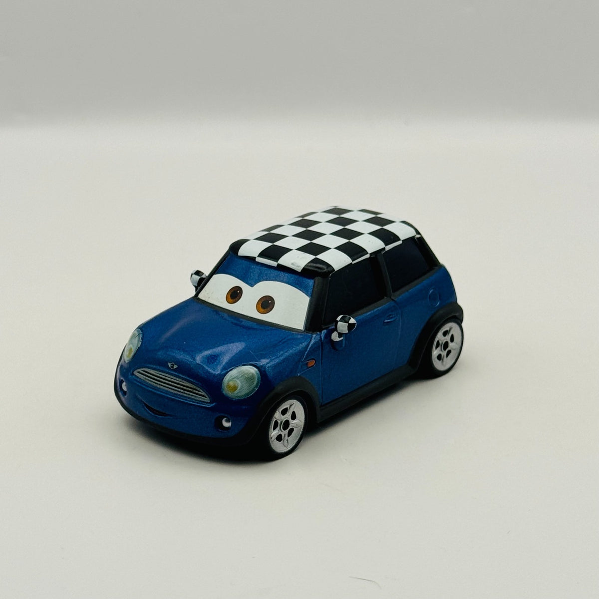 Disney Pixar Cars - BECKY WHEELIN *CHASE* Cars 2 2011 - 1:55 Diecast