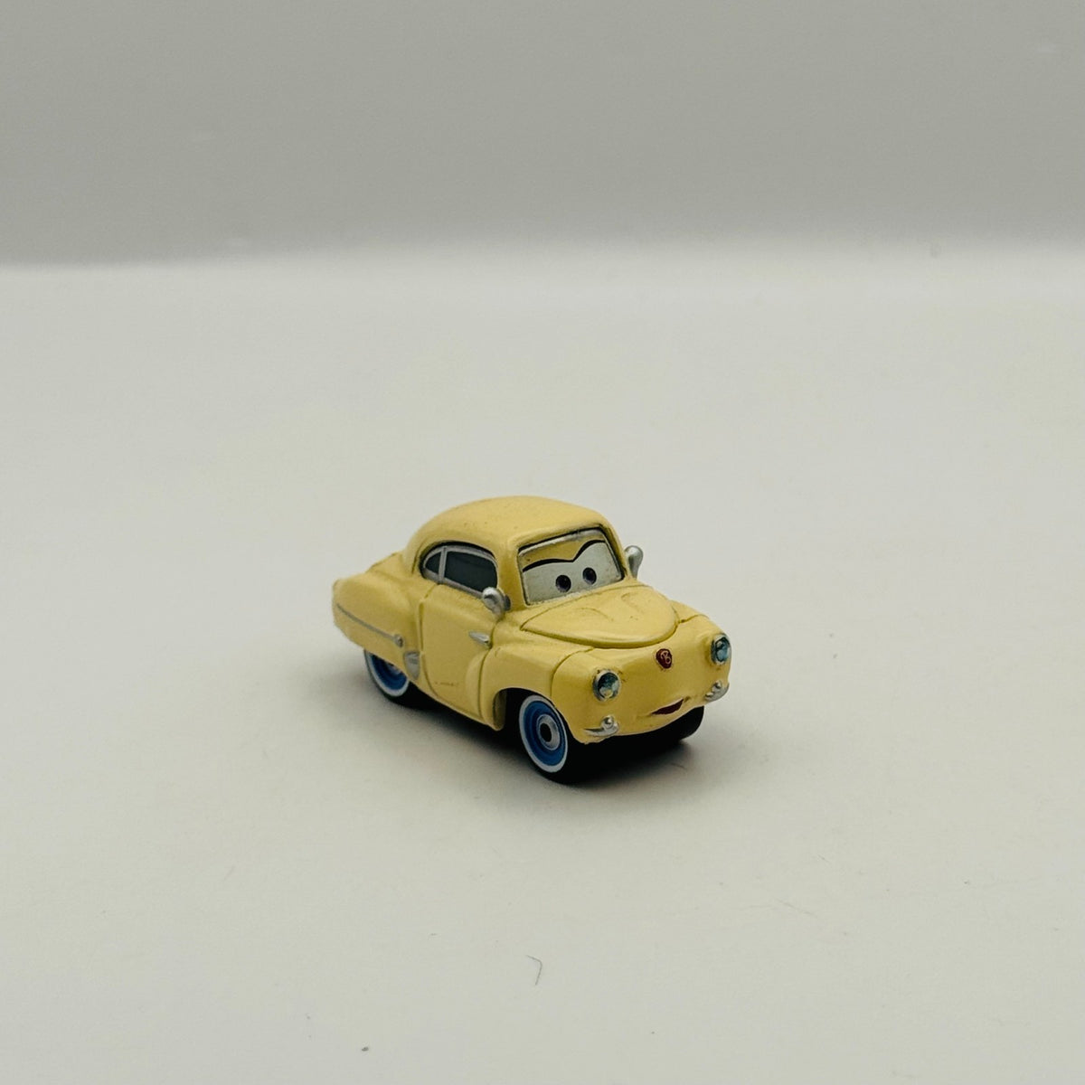 Disney Pixar Cars - MAMA TOPOLINO Cars 2 2011 - 1:55 Diecast