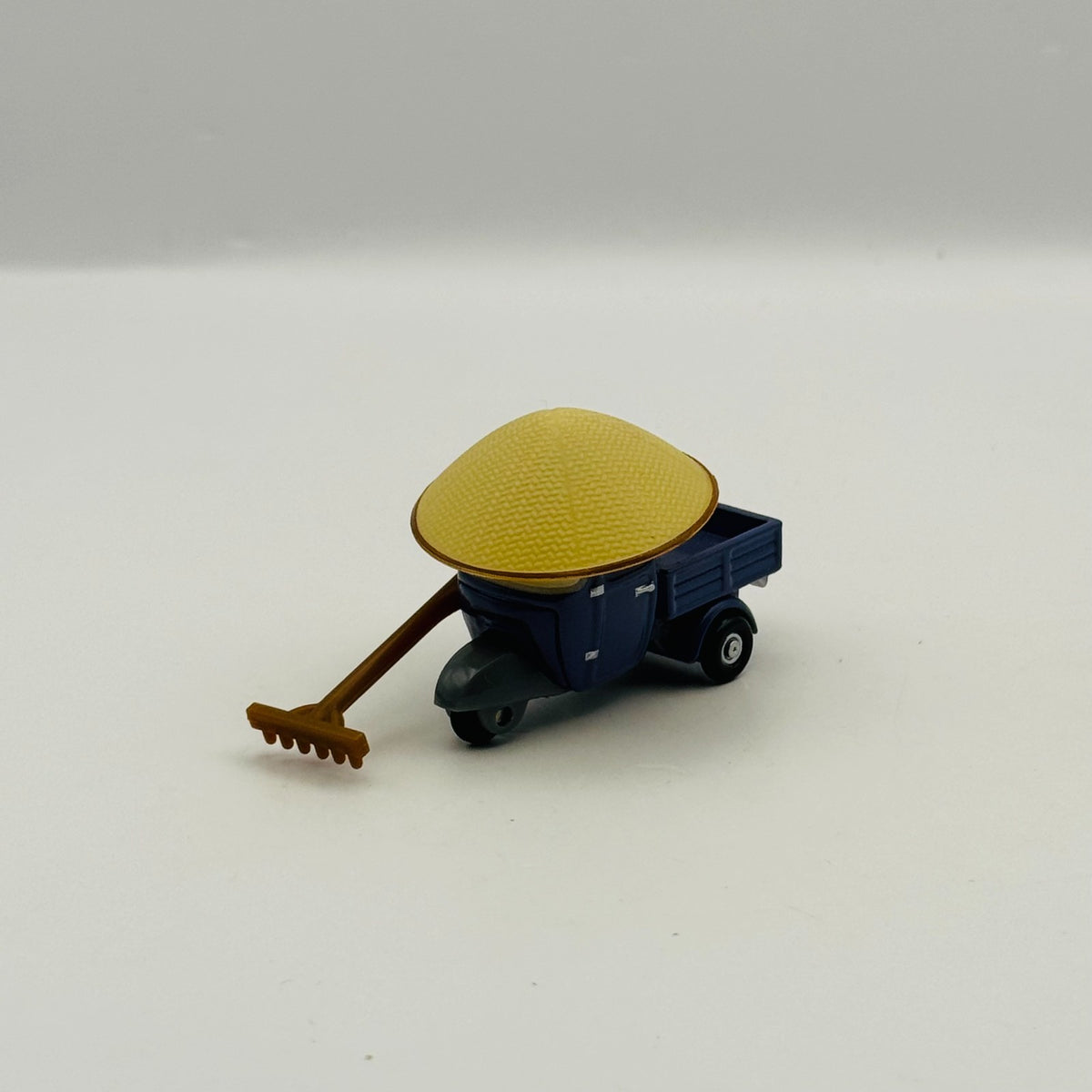 Disney Pixar Cars - ZEN MASTER PITTY WITH MUSTACHE Cars 2 2011 - 1:55 Diecast