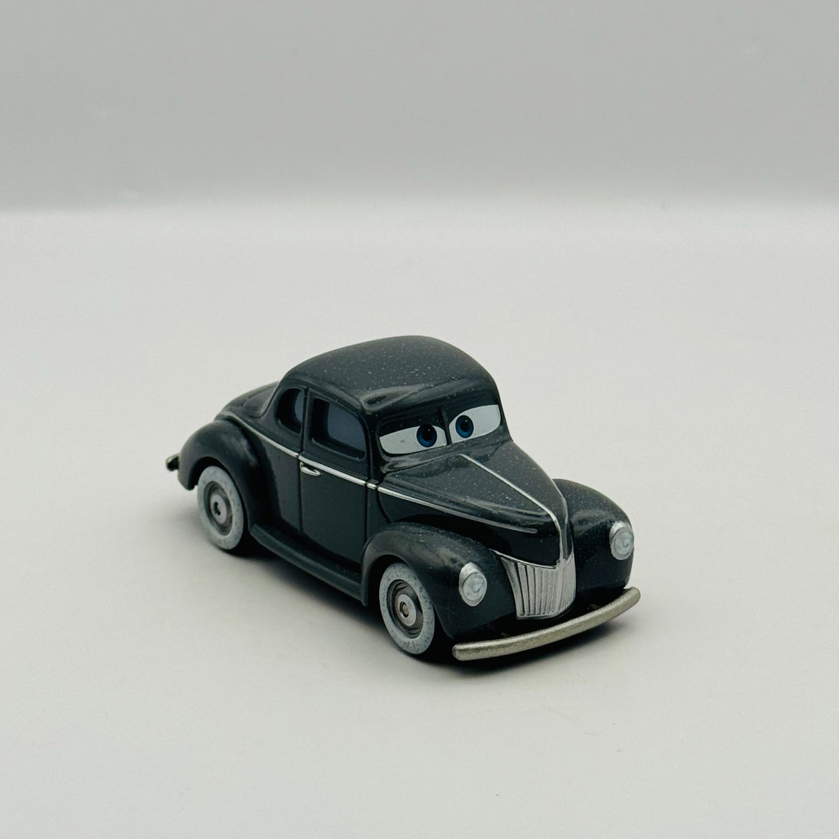 Disney Pixar Cars - JUNIOR MOON Thomasville Cars 3 2017 - 1:55 Diecast