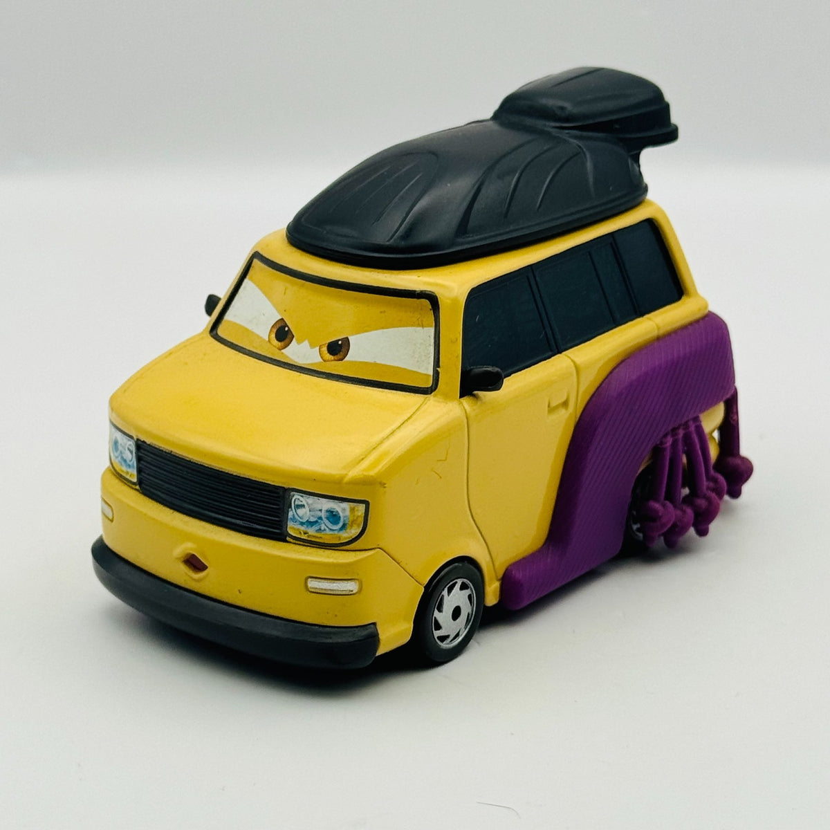 Disney Pixar Cars - KINGPIN NOBUNGA DELUXE Cars 2 2011 - 1:55 Diecast