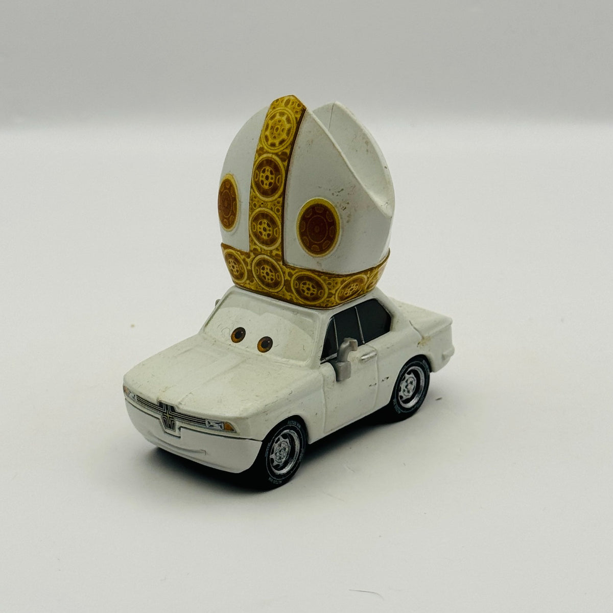 Disney Pixar Cars - POPE PINION IV Deluxe Cars 2 2011 - 1:55 Diecast
