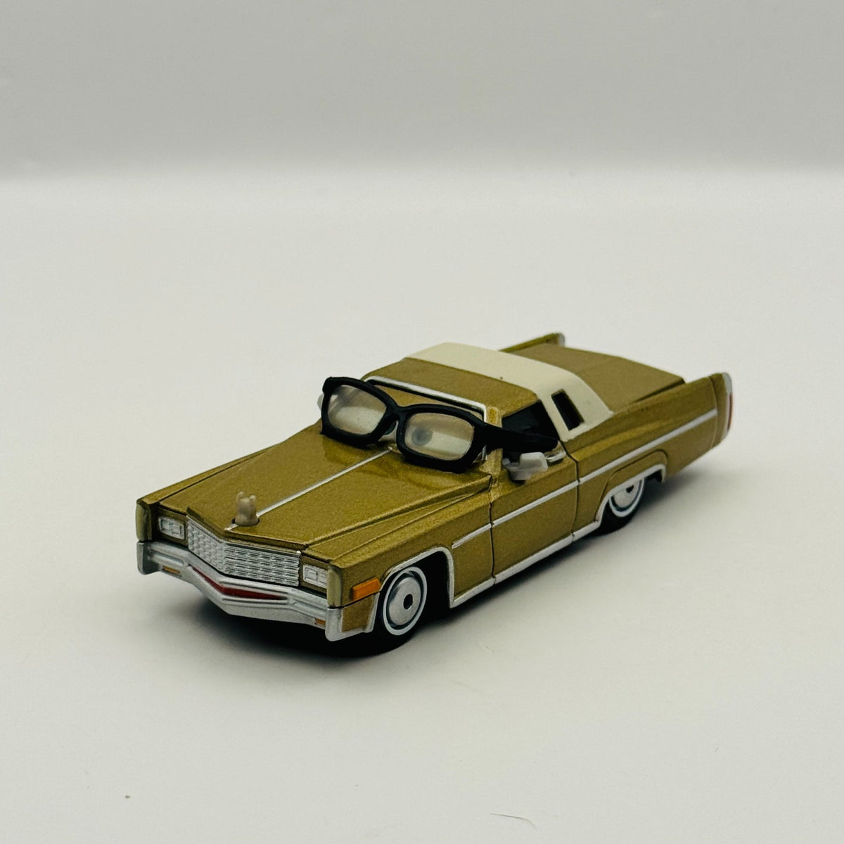 Disney Pixar Cars - MEL DORADO Cars 2 2011 - 1:55 Diecast