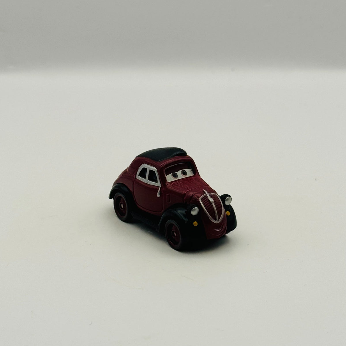 Disney Pixar Cars - UNCLE TOPOLINO Cars 2 2011 - 1:55 Diecast