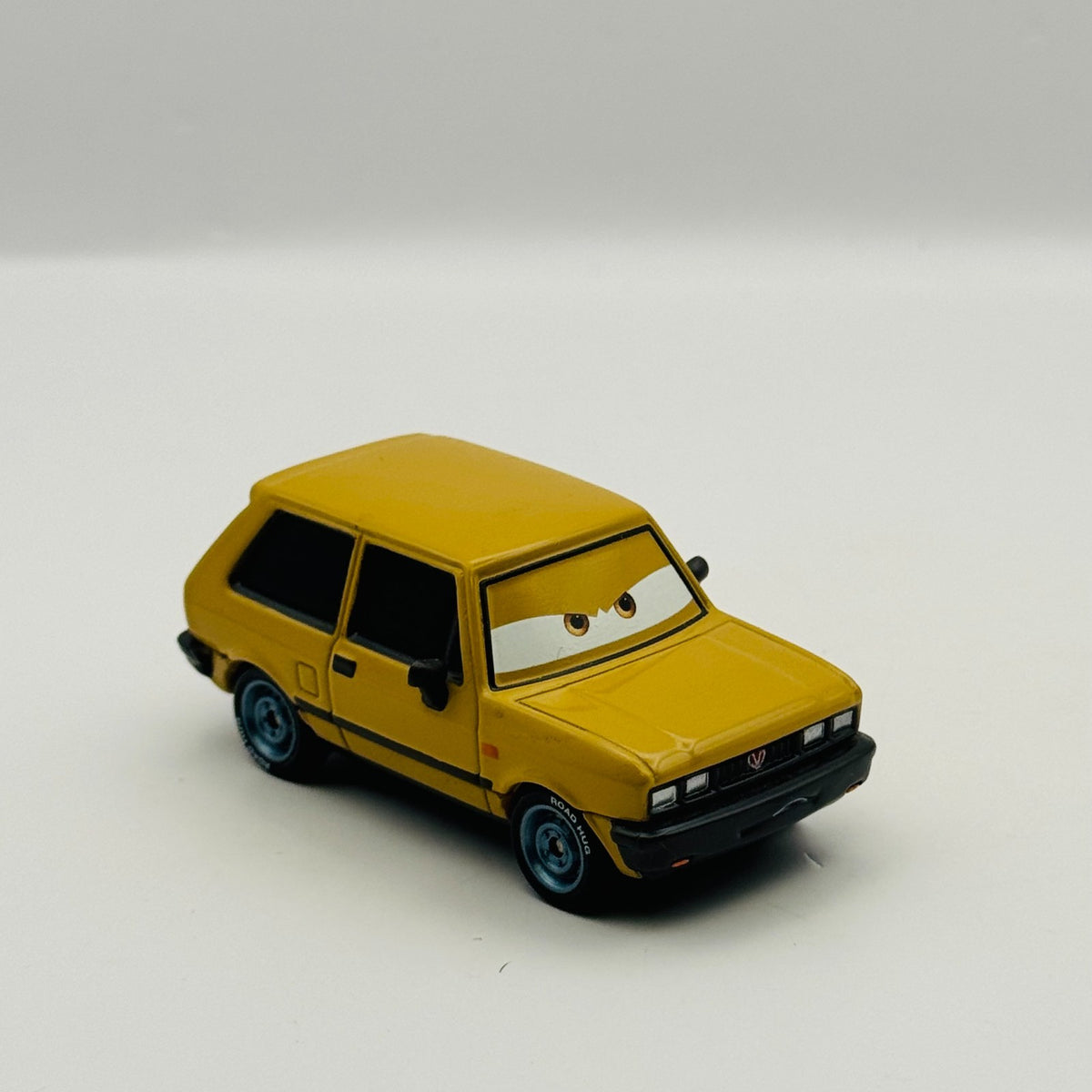 Disney Pixar Cars - VICTOR H HUGO Lemons Cars 2 2011 - 1:55 Diecast