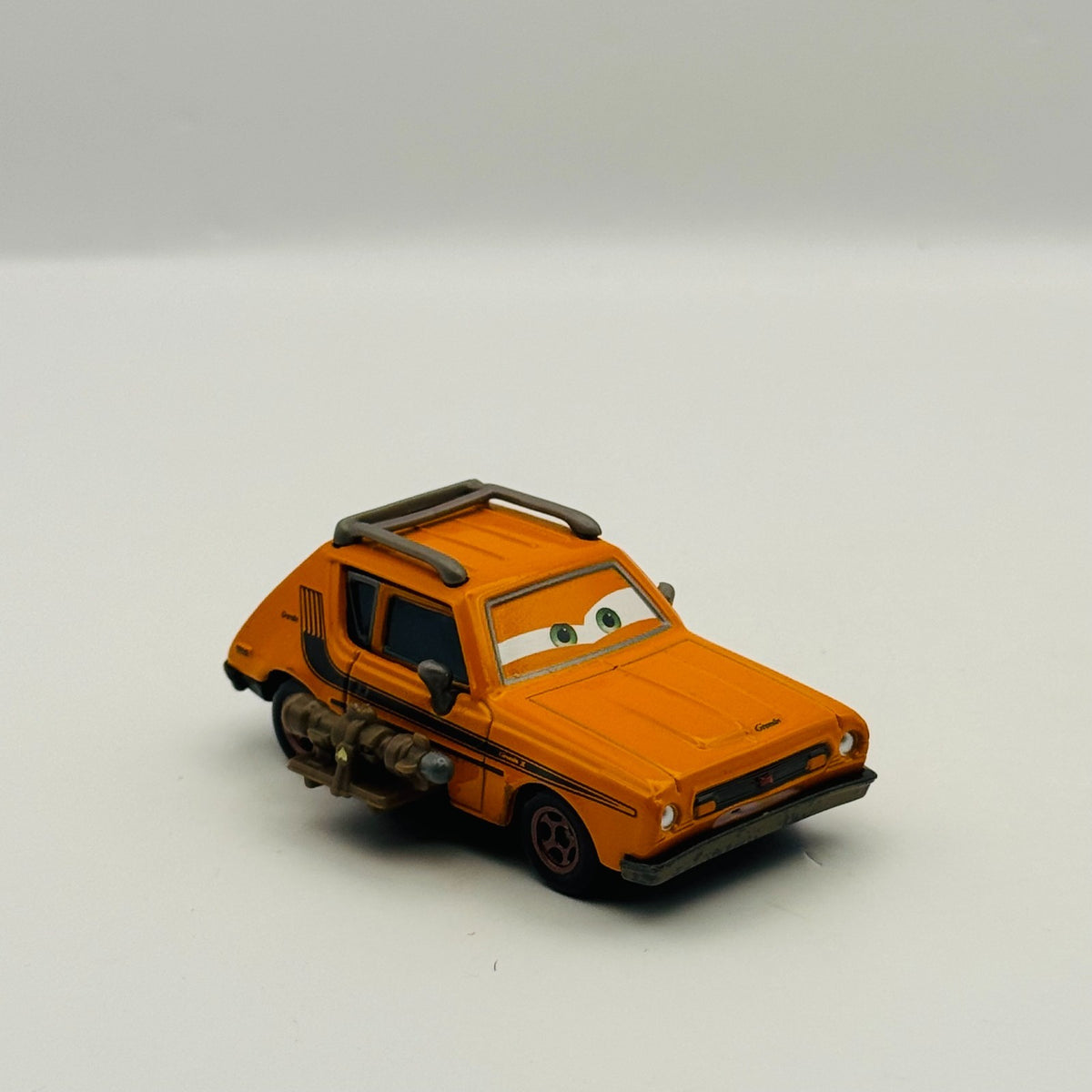 Disney Pixar Cars - GREM WITH WEAPON Airport Adventure 2013 - 1:55 Diecast