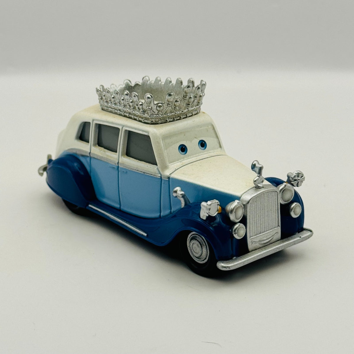 Disney Pixar Cars - THE QUEEN DELUXE Cars 2 2011 - 1:55 Diecast