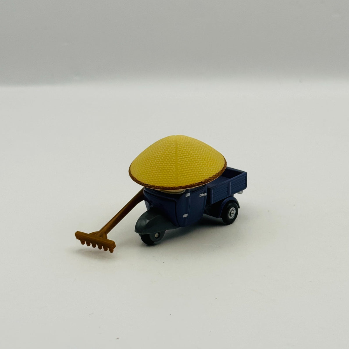 Disney Pixar Cars - ZEN MASTER PITTY Cars 2 2011 - 1:55 Diecast